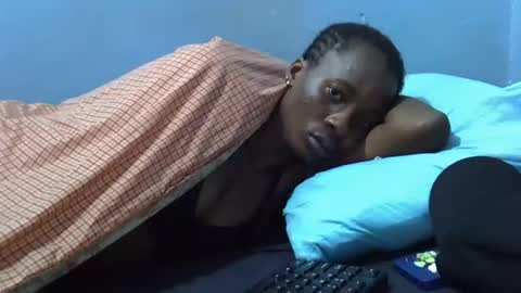 petite_bella21 online show from 04/13/26, 02:50