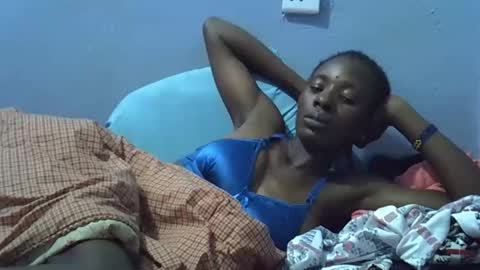 petite_bella21 online show from 04/13/26, 04:12