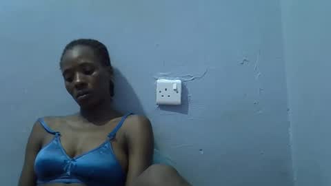 petite_bella21 online show from 04/14/26, 05:02