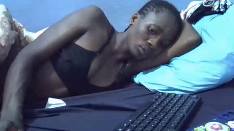 petite_bella21 online show from 04/15/26, 07:15