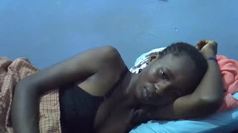 petite_bella21 online show from 04/16/26, 04:35