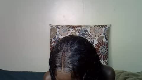 Snapshot of petite_lunar chatting on 10/15/25, 08:42 Lunar online show from 10/15/25, 08:42