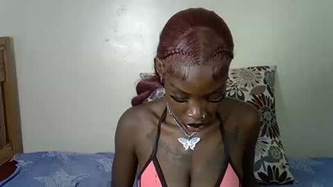 Snapshot of petite_lunar chatting on 10/28/25, 03:25 Lunar online show from 10/28/25, 03:25