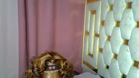 Snapshot of petite_lunar chatting on 01/11/26, 01:10 Lunar online show from 01/11/26, 01:10