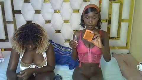 Snapshot of petite_lunar chatting on 04/16/26, 03:07 Lunar online show from 04/16/26, 03:07