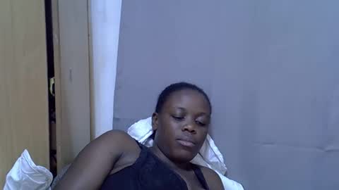 Snapshot of petite_melan chatting on 09/15/25, 06:52 petite_melan online show from 09/15/25, 06:52