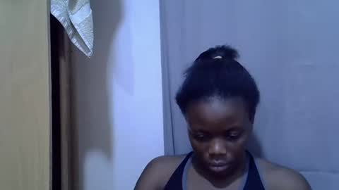 Snapshot of petite_melan chatting on 09/21/25, 03:35 petite_melan online show from 09/21/25, 03:35