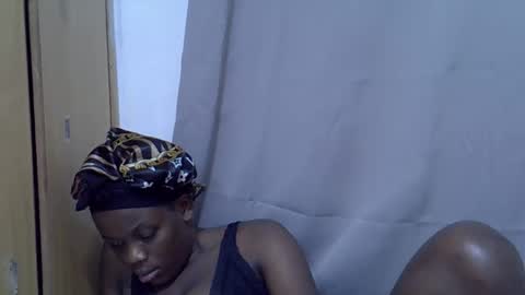 Snapshot of petite_melan chatting on 09/27/25, 11:43 petite_melan online show from 09/27/25, 11:43