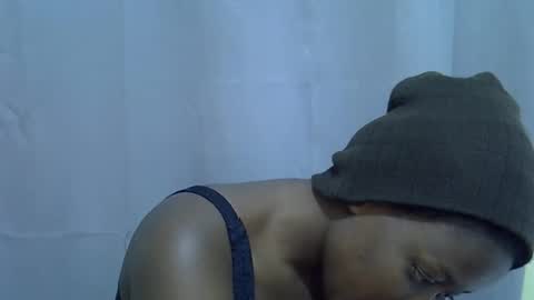 Snapshot of petite_melan chatting on 10/07/25, 05:21 petite_melan online show from 10/07/25, 05:21