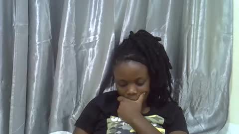 Snapshot of petite_melan chatting on 10/29/25, 03:36 petite_melan online show from 10/29/25, 03:36