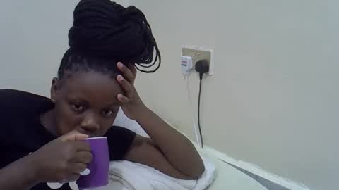 petite_melan online show from 12/16/25, 07:46