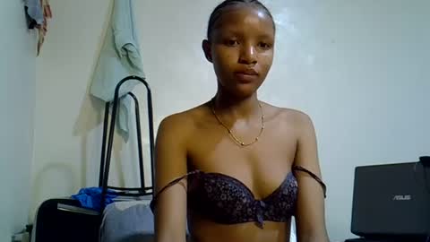 Snapshot of petite_melinda chatting on 06/20/26, 02:47 petite_melinda online show from 06/20/26, 02:47