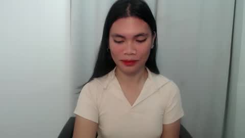 Snapshot of petite_pauline chatting on 02/18/26, 04:25 petite_pauline online show from 02/18/26, 04:25