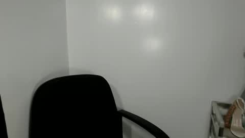 Snapshot of petite_pauline chatting on 02/24/26, 06:11 petite_pauline online show from 02/24/26, 06:11