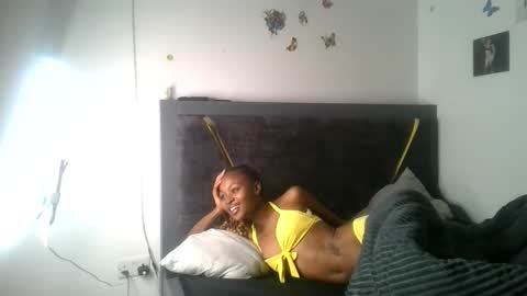 petite_queen69 online show from 06/06/26, 06:01