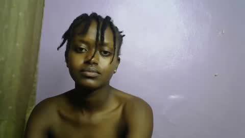 Snapshot of petite_star2 chatting on 10/24/25, 10:39 petite_star2 online show from 10/24/25, 10:39