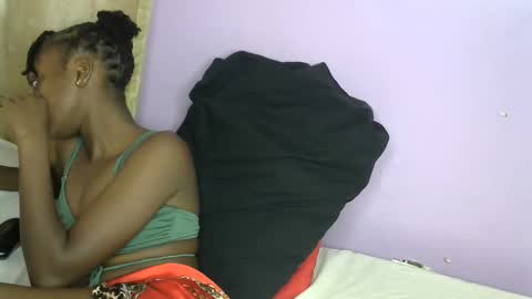 Snapshot of petite_star2 chatting on 11/10/25, 10:36 petite_star2 online show from 11/10/25, 10:36