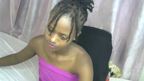 Snapshot of petite_star2 chatting on 11/15/25, 05:49 petite_star2 online show from 11/15/25, 05:49