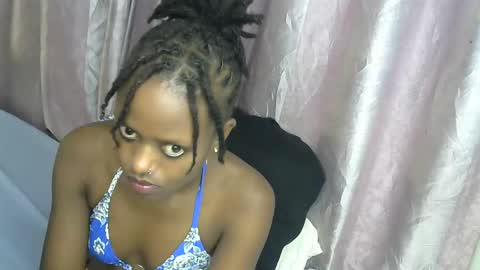 Snapshot of petite_star2 chatting on 11/19/25, 06:46 petite_star2 online show from 11/19/25, 06:46