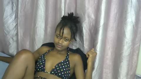 Snapshot of petite_star2 chatting on 11/22/25, 07:18 petite_star2 online show from 11/22/25, 07:18