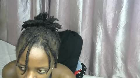 Snapshot of petite_star2 chatting on 11/24/25, 08:52 petite_star2 online show from 11/24/25, 08:52