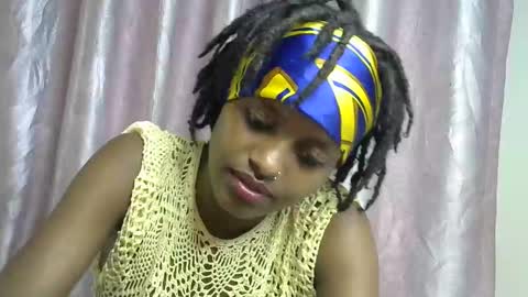 Snapshot of petite_star2 chatting on 12/13/25, 07:53 petite_star2 online show from 12/13/25, 07:53