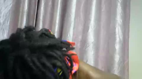 Snapshot of petite_star2 chatting on 12/14/25, 08:02 petite_star2 online show from 12/14/25, 08:02