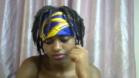 Snapshot of petite_star2 chatting on 12/15/25, 08:07 petite_star2 online show from 12/15/25, 08:07