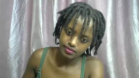 Snapshot of petite_star2 chatting on 12/18/25, 08:42 petite_star2 online show from 12/18/25, 08:42