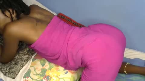 petite_star2 online show from 02/05/26, 02:33