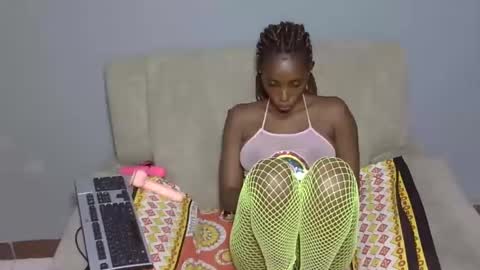 Snapshot of petite_tanya chatting on 12/07/24, 09:00 Tanya online show from 12/07/24, 09:00