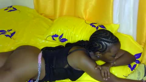 Snapshot of petite_tanya chatting on 12/18/24, 03:04 Tanya online show from 12/18/24, 03:04