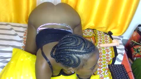 Snapshot of petite_tanya chatting on 12/23/24, 04:12 Tanya online show from 12/23/24, 04:12