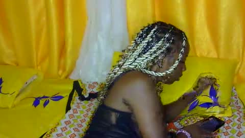 Snapshot of petite_tanya chatting on 01/05/25, 05:09 Tanya online show from 01/05/25, 05:09