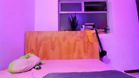 Lunna online show from 01/15/25, 02:06