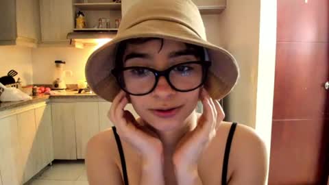 Lunna online show from 06/30/26, 04:02
