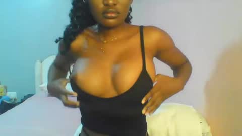 Snapshot of petiteediva chatting on 06/17/26, 02:36 diva online show from 06/17/26, 02:36