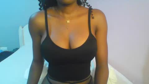 Snapshot of petiteediva chatting on 06/20/26, 02:47 diva online show from 06/20/26, 02:47