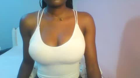 Snapshot of petiteediva chatting on 07/17/26, 02:51 diva online show from 07/17/26, 02:51