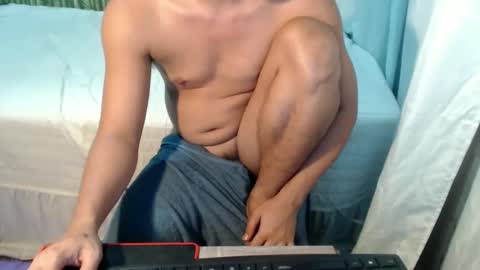 Snapshot of petitehugecockxnxxx chatting on 01/25/25, 09:47 Call me jake online show from 01/25/25, 09:47