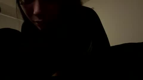 Snapshot of petitelatinamama chatting on 12/15/25, 10:19 petitelatinamama online show from 12/15/25, 10:19