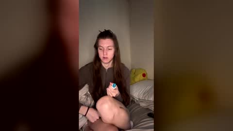 Snapshot of petiteratt chatting on 04/02/26, 07:44 I am very new and dont know what im doing lol online show from 04/02/26, 07:44