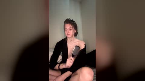 Snapshot of petiteratt chatting on 04/04/26, 07:55 I am very new and dont know what im doing lol online show from 04/04/26, 07:55