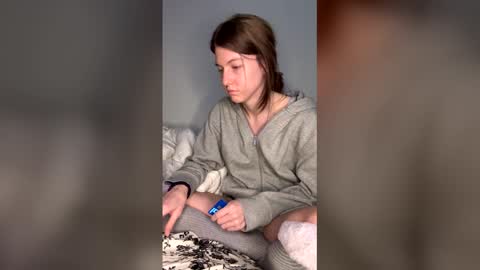 Snapshot of petiteratt chatting on 04/10/26, 08:02 I am very new and dont know what im doing lol online show from 04/10/26, 08:02