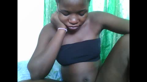 petitesweetchiq online show from 02/07/26, 10:41