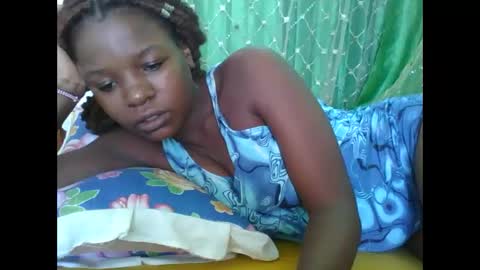 petitesweetchiq online show from 02/22/26, 08:02