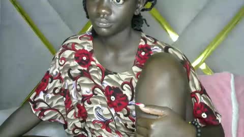 petitte_gyaal online show from 11/21/25, 11:14