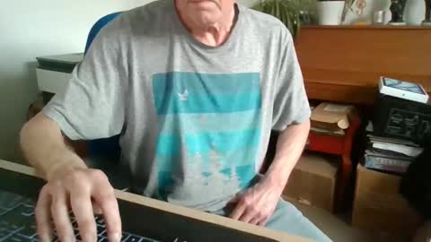 petitwilly online show from 05/05/26, 03:42