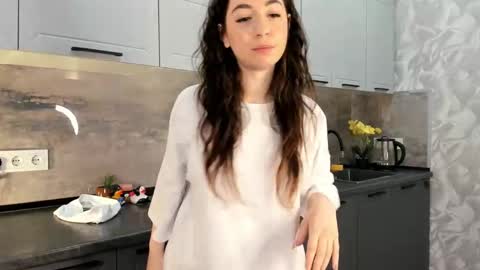 Snapshot of petracilley chatting on 12/16/24, 06:49 Emma online show from 12/16/24, 06:49