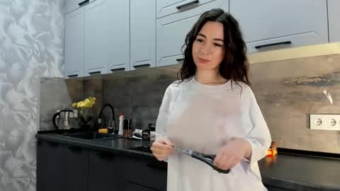 Snapshot of petracilley chatting on 12/16/24, 09:52 Emma online show from 12/16/24, 09:52